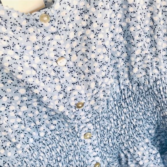 NWT Smocked Dainty Floral Flutter Sleeve Top Plus Sizes - Picture 9 of 10